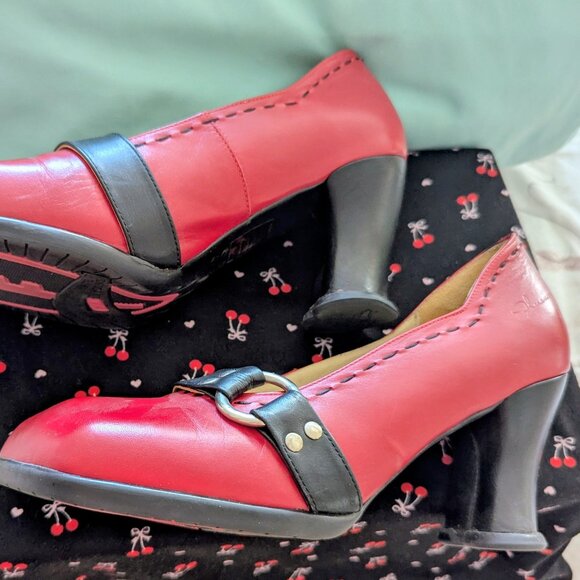 John Fluevog Choice Vanny Red & Black Heart Heels Size 10 Made In Portugal - Picture 9 of 14